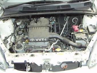 2002 Toyota Vitz Photos