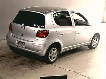 2002 Toyota Vitz Photos