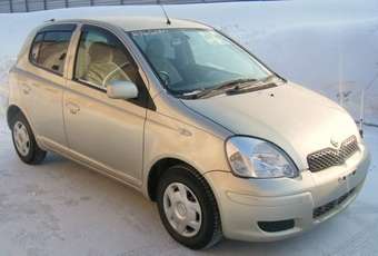 2002 Toyota Vitz Photos