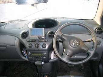 2002 Toyota Vitz Pictures