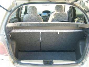 2002 Toyota Vitz Photos