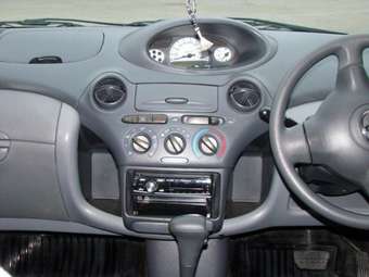 2002 Toyota Vitz Pics