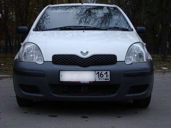 2002 Toyota Vitz Photos