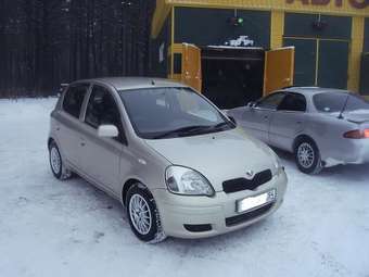 2002 Toyota Vitz Photos