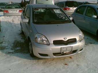 2002 Toyota Vitz Pics