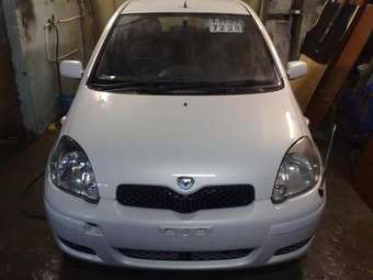 2002 Toyota Vitz Images