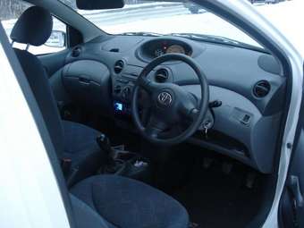 2002 Toyota Vitz Pictures