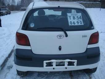 2002 Toyota Vitz Photos