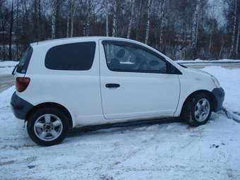 2002 Toyota Vitz Photos