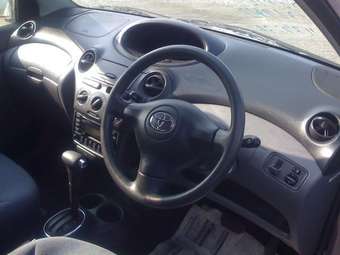 2002 Toyota Vitz Photos