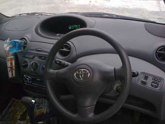 2002 Toyota Vitz Pictures