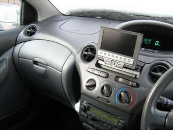 2002 Toyota Vitz Pictures
