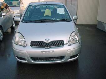 2002 Toyota Vitz Photos