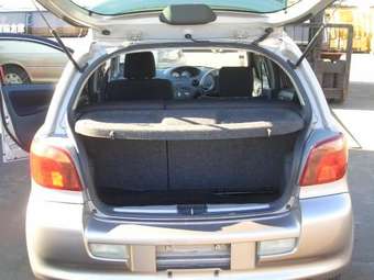 2002 Toyota Vitz Photos