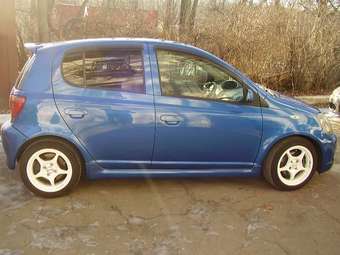 2002 Toyota Vitz Pictures