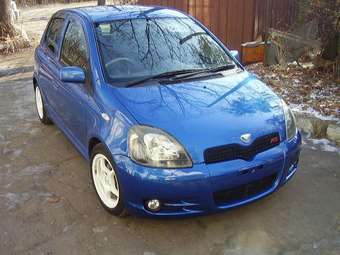 2002 Toyota Vitz Photos