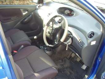 2002 Toyota Vitz Photos