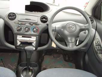 2002 Toyota Vitz Photos