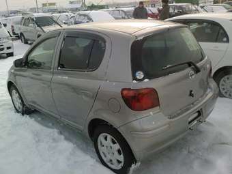 2002 Toyota Vitz Photos