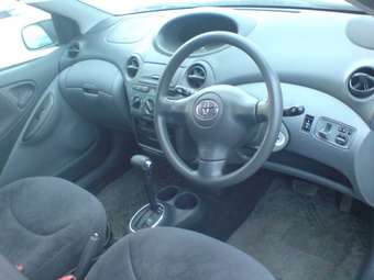 2002 Toyota Vitz Photos