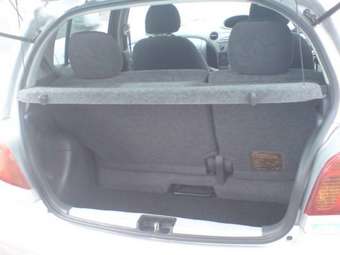 2002 Toyota Vitz Photos