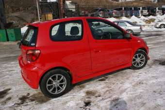 2002 Toyota Vitz Photos