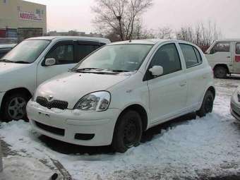 2002 Toyota Vitz Photos