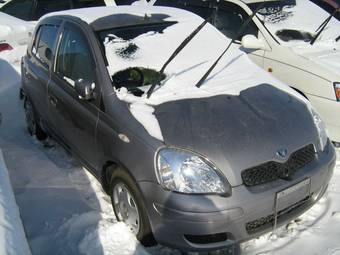 2002 Toyota Vitz Photos