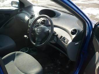2002 Toyota Vitz Pictures