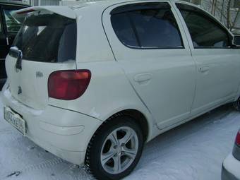 2002 Toyota Vitz Photos