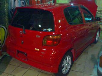 2002 Toyota Vitz Photos