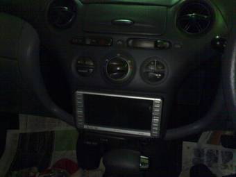 2002 Toyota Vitz Photos