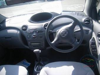 2002 Toyota Vitz Photos