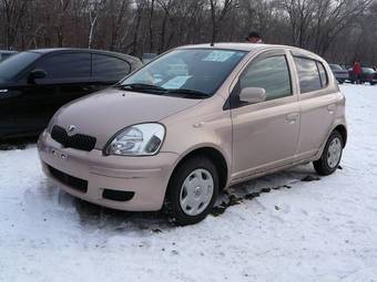 2002 Toyota Vitz Photos