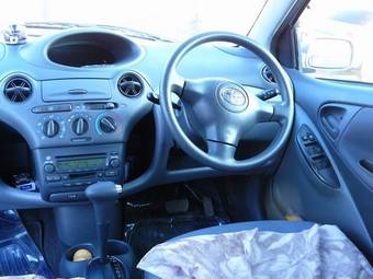 2002 Toyota Vitz Photos