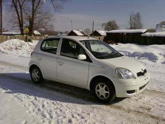 2002 Toyota Vitz Photos