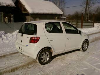 2002 Toyota Vitz Photos