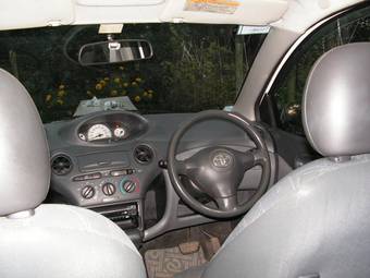 2002 Toyota Vitz Pics