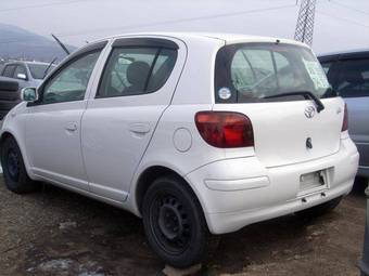 2002 Toyota Vitz Photos