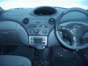 2002 Toyota Vitz Pictures