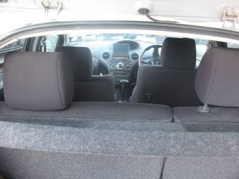 2002 Toyota Vitz Photos