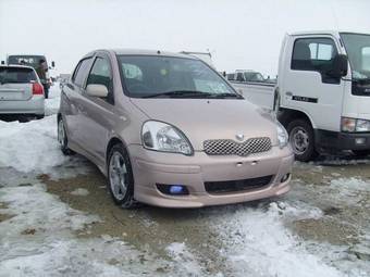 2002 Toyota Vitz Photos