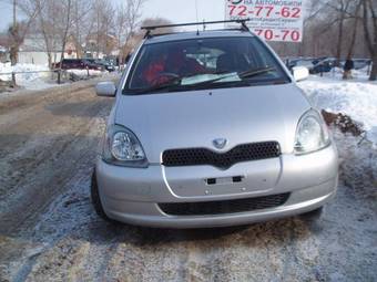 2002 Toyota Vitz Photos