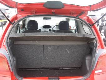 2002 Toyota Vitz Photos