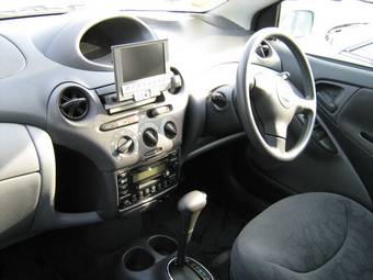 2002 Toyota Vitz Pics