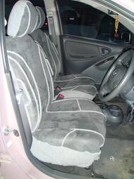 2002 Toyota Vitz Photos