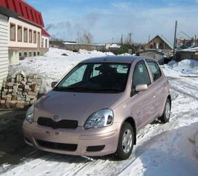 2002 Toyota Vitz Photos