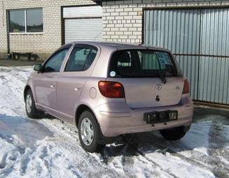 2002 Toyota Vitz Photos