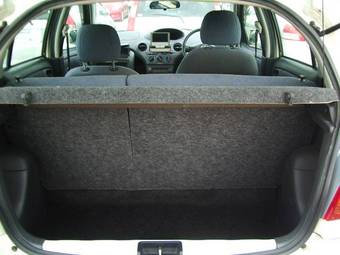 2002 Toyota Vitz Photos