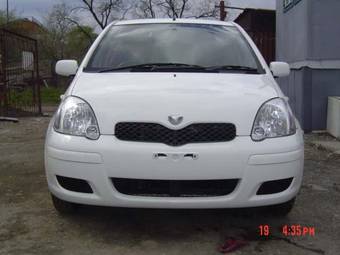 2002 Toyota Vitz Photos